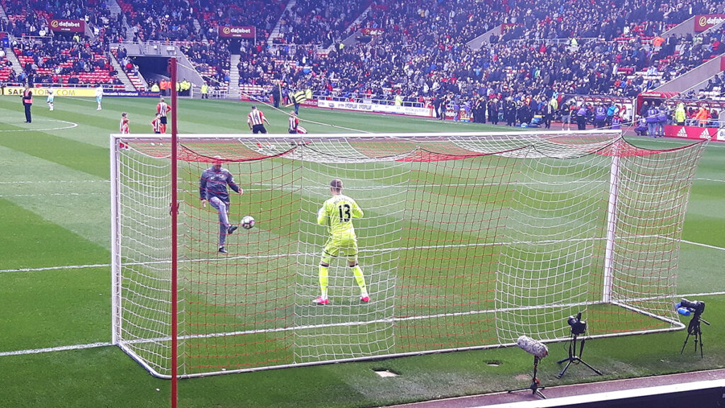 Jordan Pickford warms up before Sunderland v West Ham United