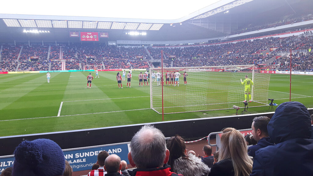 West Ham line up a freekick against Sunderland