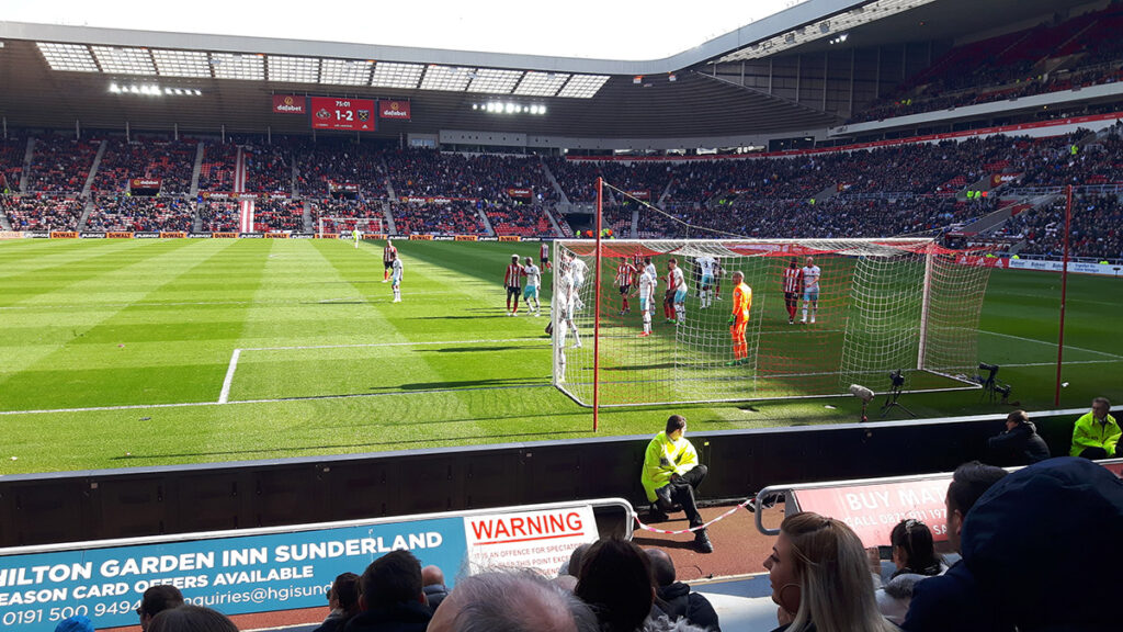 Sunderland corner as they push for an equaliser against West Ham in the Premier League